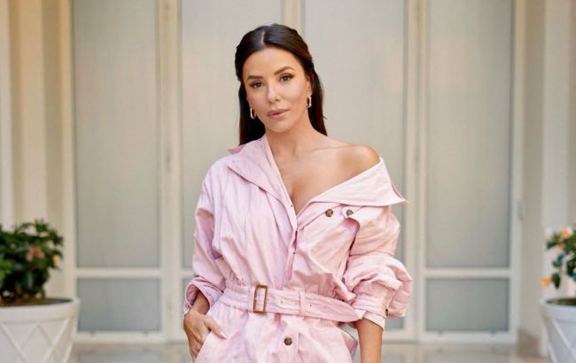 Eva Longoria impresses in pastel pink monochrome trench outfit