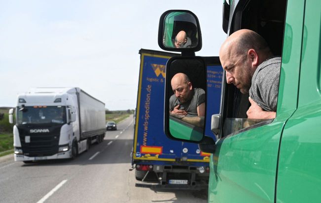 Polish farmers partially unblock one of checkpoints on border with Ukraine