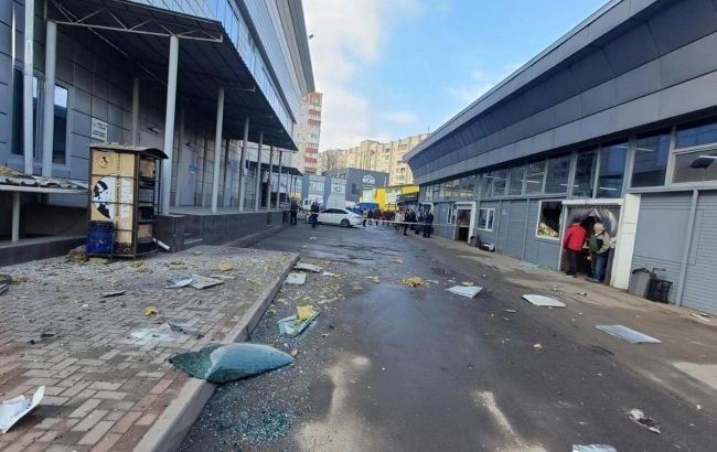 Russia hits shopping mall in central Sumy in Ukraine, three injured