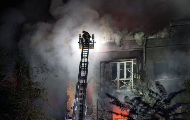 Russian strike on Ukraine's Zaporizhzhia kills 2, leaves many injured