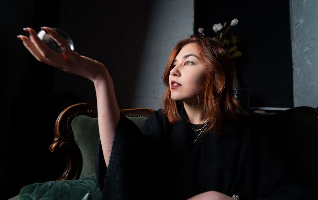 Tarot horoscope for November 14 promises a kiss of Fortune to four zodiac signs