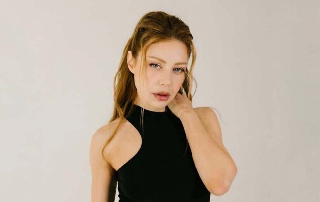 Stylish and daring: Ukrainian singer nails sport-meets-femininity look