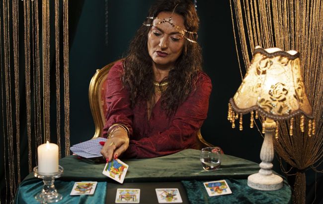 Tarot reading reveals three zodiac signs set for karmic reward