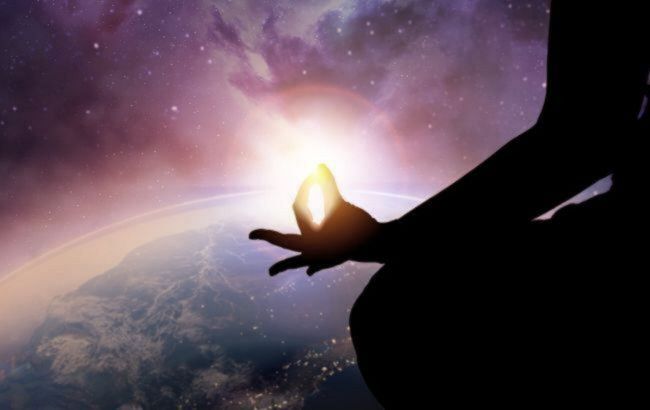 Weekly horoscope: Full moon warnings, retrograde chaos, and daily do's and don'ts