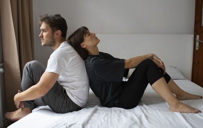 7 signs your partner no longer loves you but is afraid to say it