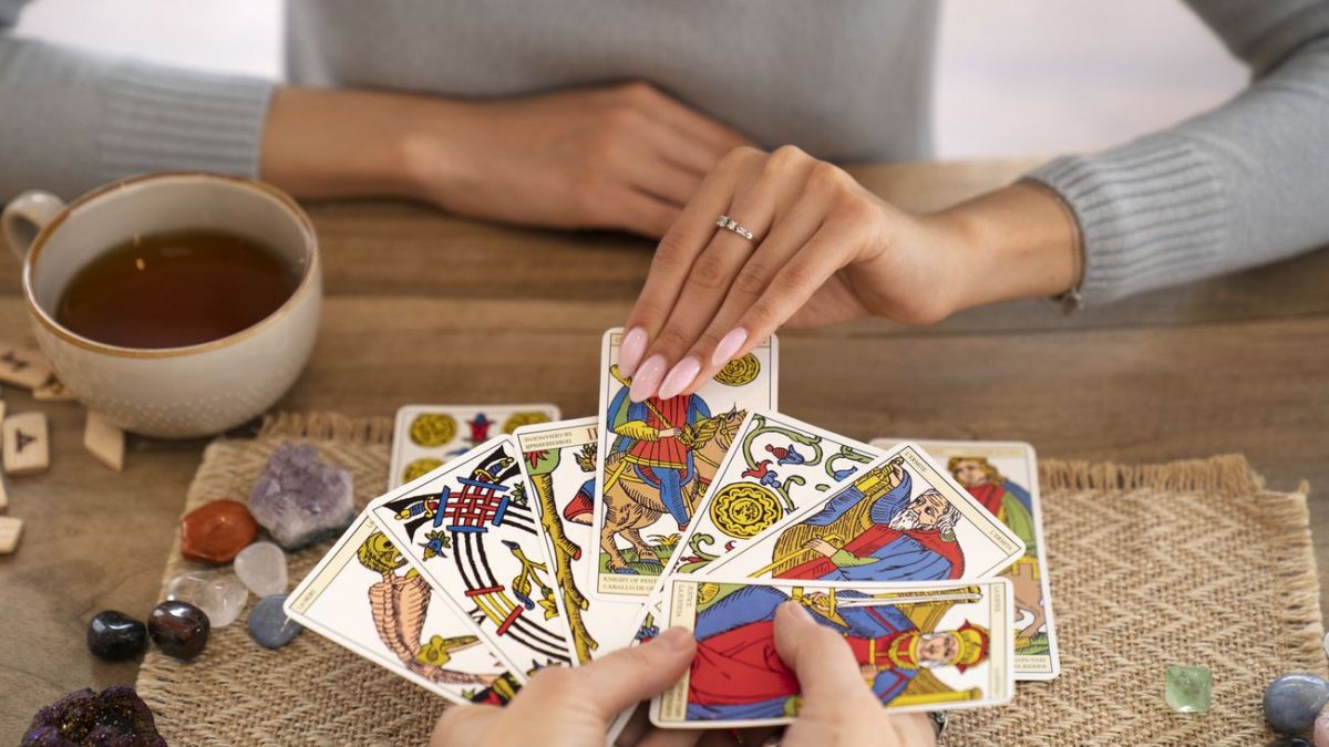 Tarot reveals: 3 zodiac signs set for trouble-free, golden week