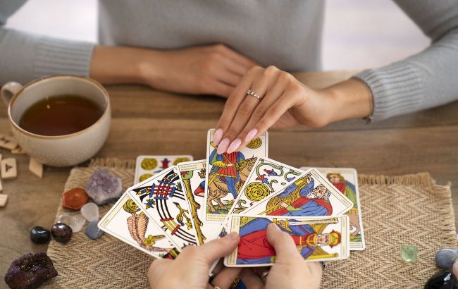 Tarot reveals: 3 zodiac signs set for trouble-free, golden week