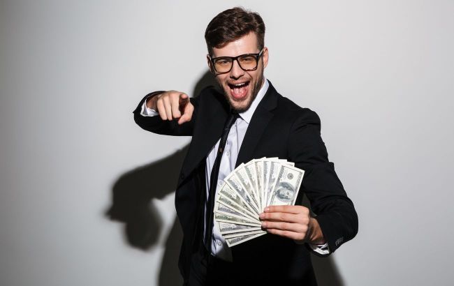 August brings job success for four zodiac signs - Bonus, raise, or both