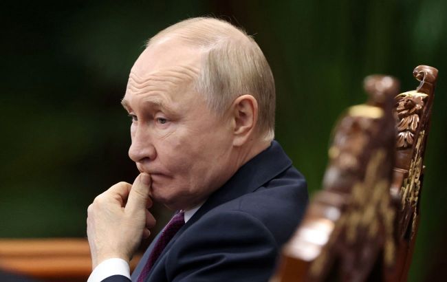 Kremlin caught faking it: Journalists expose Putin's staged meetings