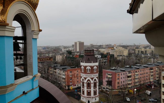 Russians buy up new apartments in Mariupol built on city's ruins