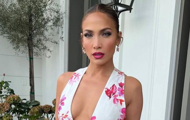54-year-old Jennifer Lopez stuns in dazzling outfit on red carpet