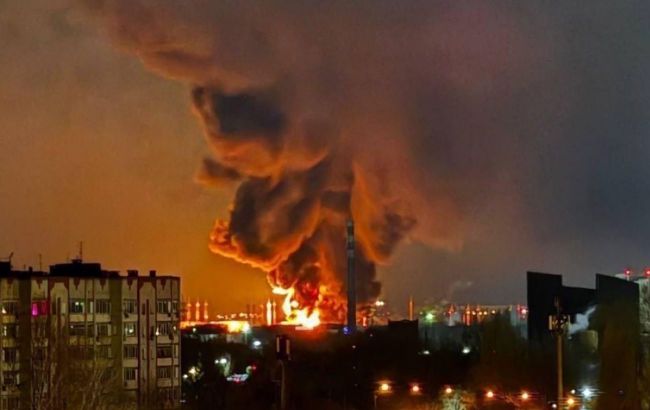Russian tanker depot in Engels burns for over a day after drone strike