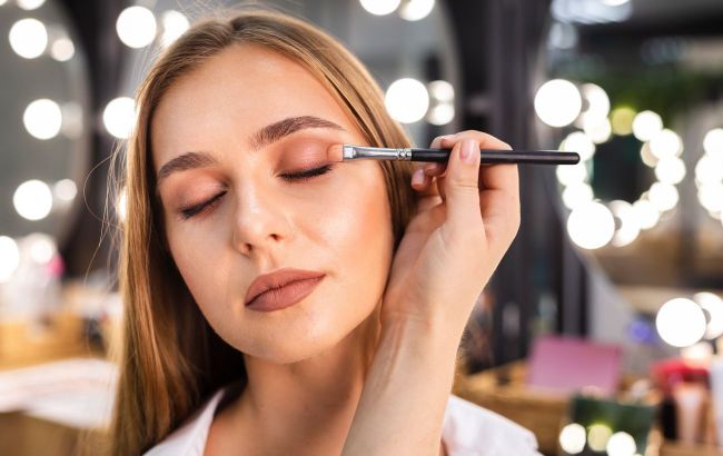 Three makeup blunders that age you: What to avoid