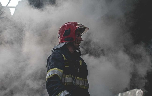 Russia pounds rail infrastructure in Poltava, leaving fires and injured