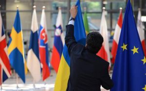 EU nations massively take loans to back Ukraine - Who's leading