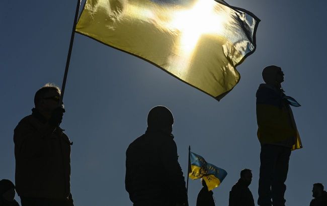 Most Ukrainians reject giving up Donbas in exchange for security guarantees, poll finds