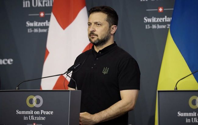 Zelenskyy receives report from Ukraine's army chief regarding situation on front line
