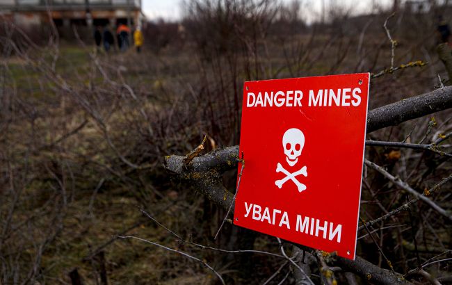 Three Russians killed by mine near Mariupol