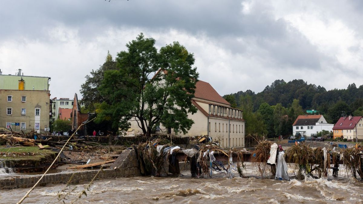 Deadly flash flood in Texas: 24 killed, dozens of children missing