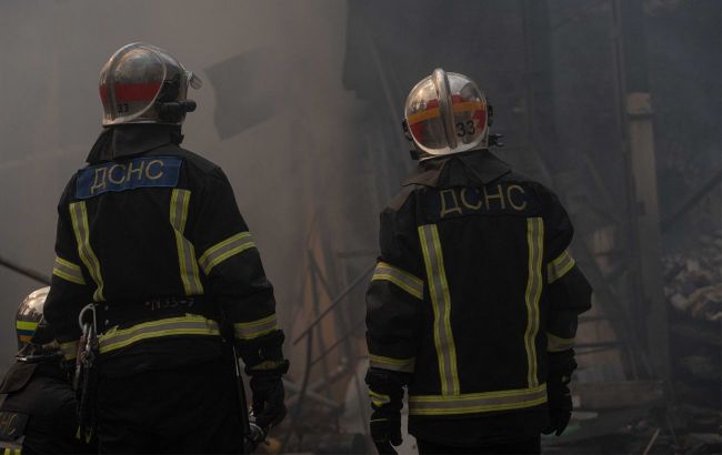 Russian drone strikes high-rise in Ukraine's Kharkiv amid massive attack, injuries reported
