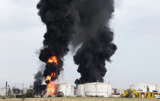 Direct hit: Ukraine's drone forces strike oil depot in Crimea