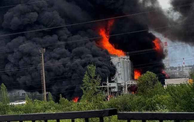 Russian oil refineries in Kstovo and Ust-Luga shut down after Ukrainian strikes