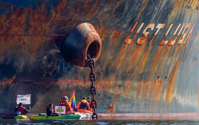 Dozens of tankers carrying Russian oil stopped after latest US sanctions
