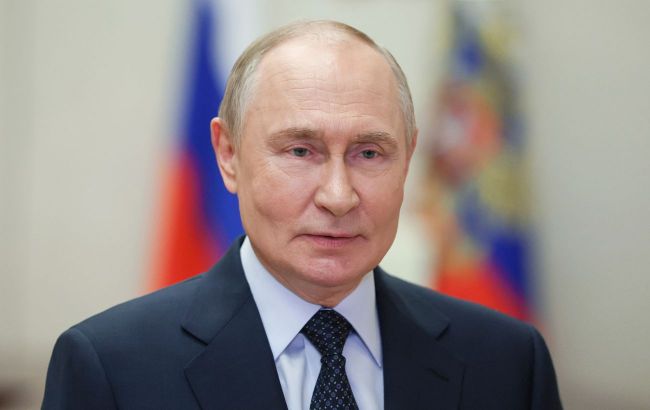 Putin arrives for talks with ally backed by heavily armed convoy: Footage