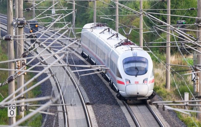 Sabotage suspected: Cables cut on a major railway line in Germany