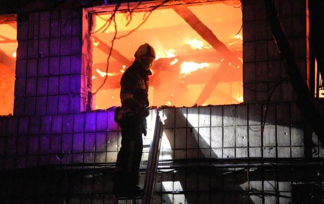 Ukrainian rescuers show aftermath of Russian attack on Kyiv that killed 8