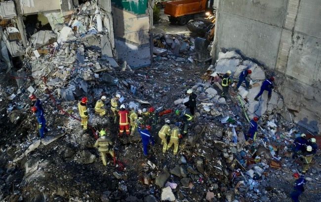 16 people confirmed dead following Russian strike in Kyiv: Search efforts ongoing