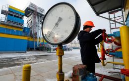 Who pushes Ukraine to keep Russian gas transit to Europe and what to expect next