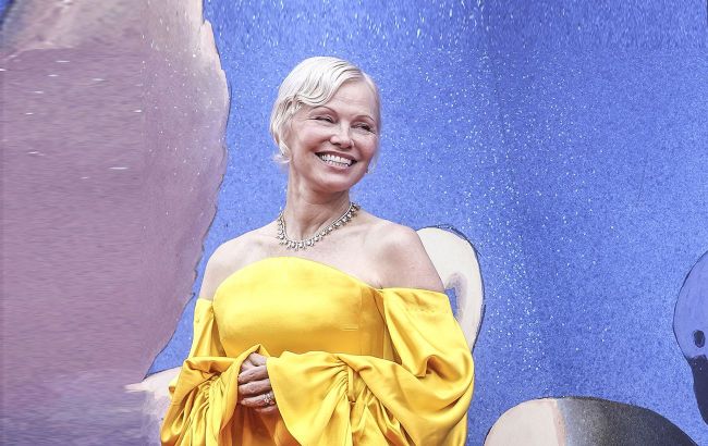 Pamela Anderson, Gigi Hadid and more: Hottest celebrity looks at New York Fashion Week