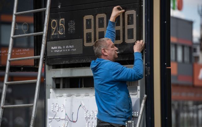 Fuel shortages massively hit Russia, triggering long lines at gas stations