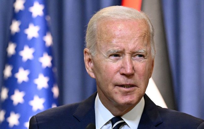 Biden urges Congress to pass bill aiding Ukraine and Israel