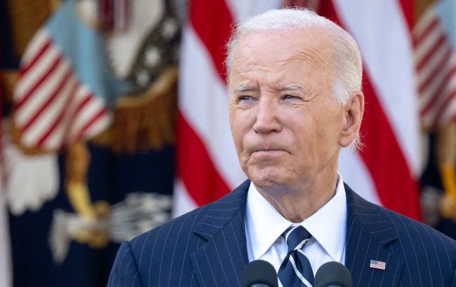 'It's just foolish.' Biden criticizes Trump's strategy on Ukraine