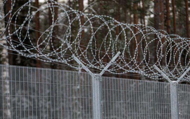Ukrainian frontier guards strengthen border with Belarus