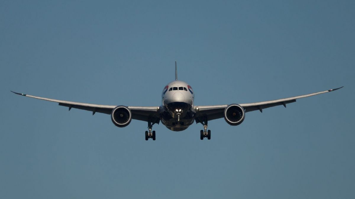 US winter storm shuts down air travel with more than 10,000 flights canceled