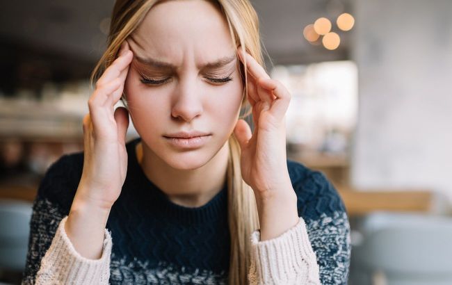 3 headache symptoms you should never ignore: They threaten blindness and stroke