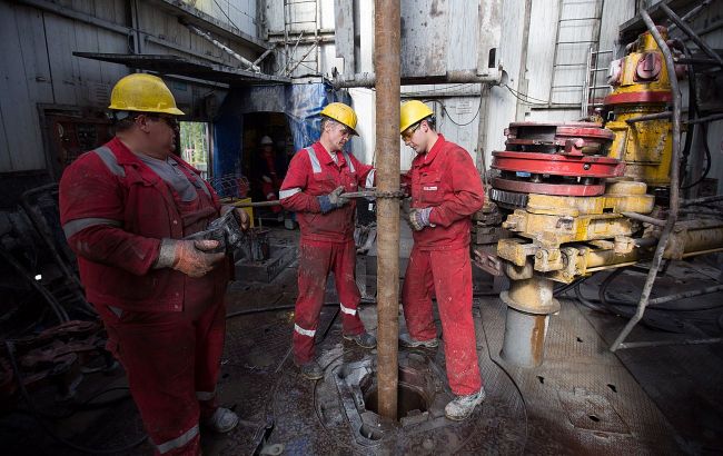 Oil prices surge as US-Iran strikes fuel supply fears