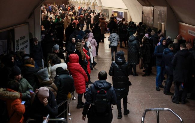 Poll reveals divide: Ukrainians split over borders and peace terms with Russia