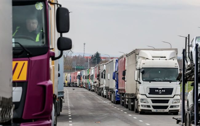 Slovak hauliers unblock truck traffic at border with Ukraine