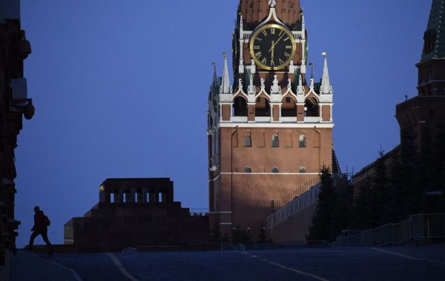 Russia's economy shows more cracks under weight of war and sanctions - Bloomberg