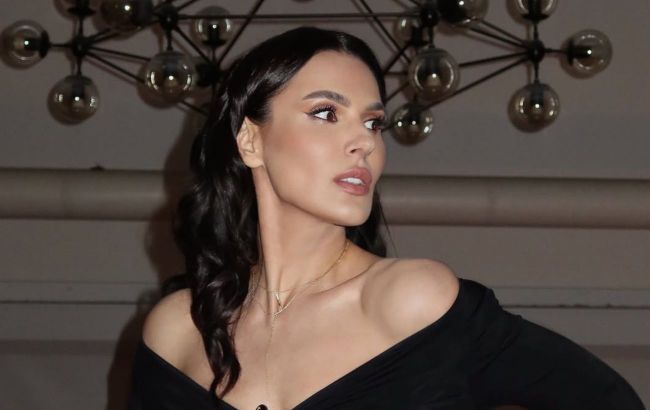 Ukrainian TV presenter shows off stylish total eco-leather look