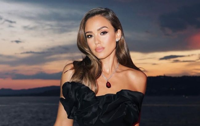 Jessica Alba&rsquo;s signature waves: Easy hairstyle you can recreate at home