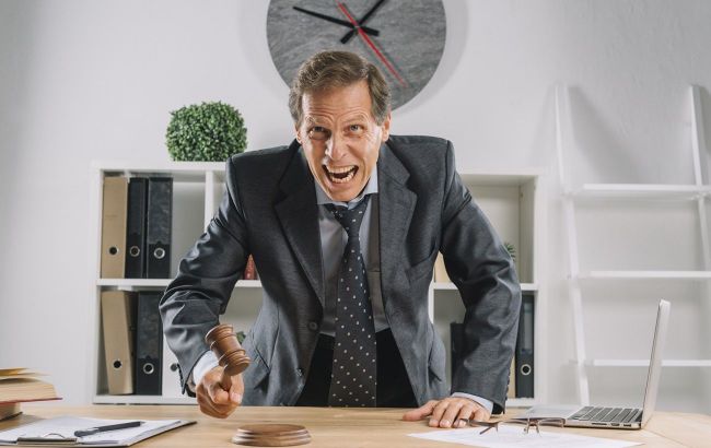8 signs of terrible boss
