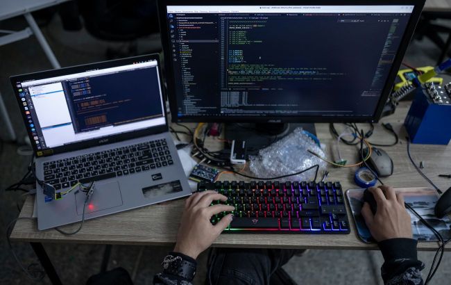 Former US executive accused of selling secret data to Russia