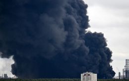 Ukraine will continue striking Russian oil refineries without energy truce - Source