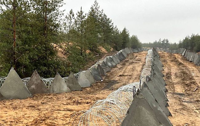 Russians simulate construction of fortifications on border with Ukraine