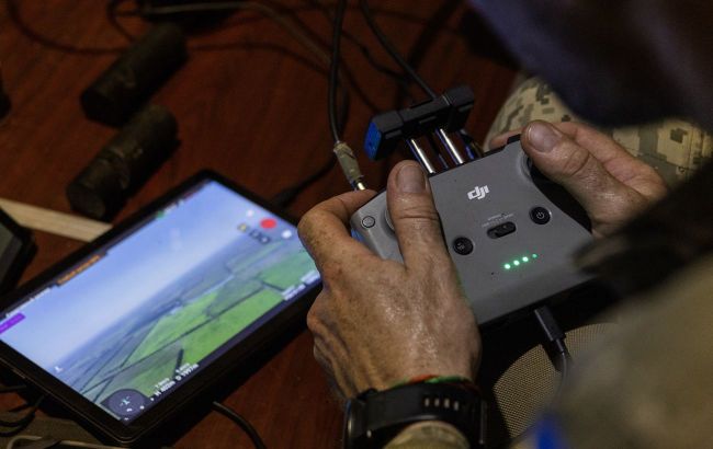 Ukrainian Armed Forces use drone to offer surrender to Russians in Andriivka: Video